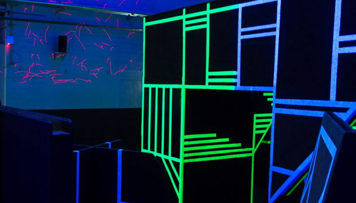 bg lasertag erlebnis gmbh hanau neon wände
