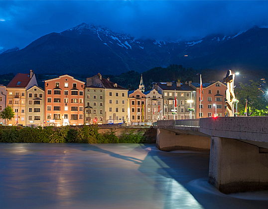  Kitzbühel
- Innsbruck bei Nacht - leben Mitten in Tirol