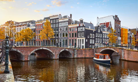 Amsterdam Bridges: History, Best Views and Night Lights