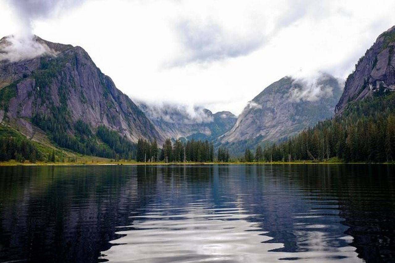 Pacific Northwest mountain range in WA