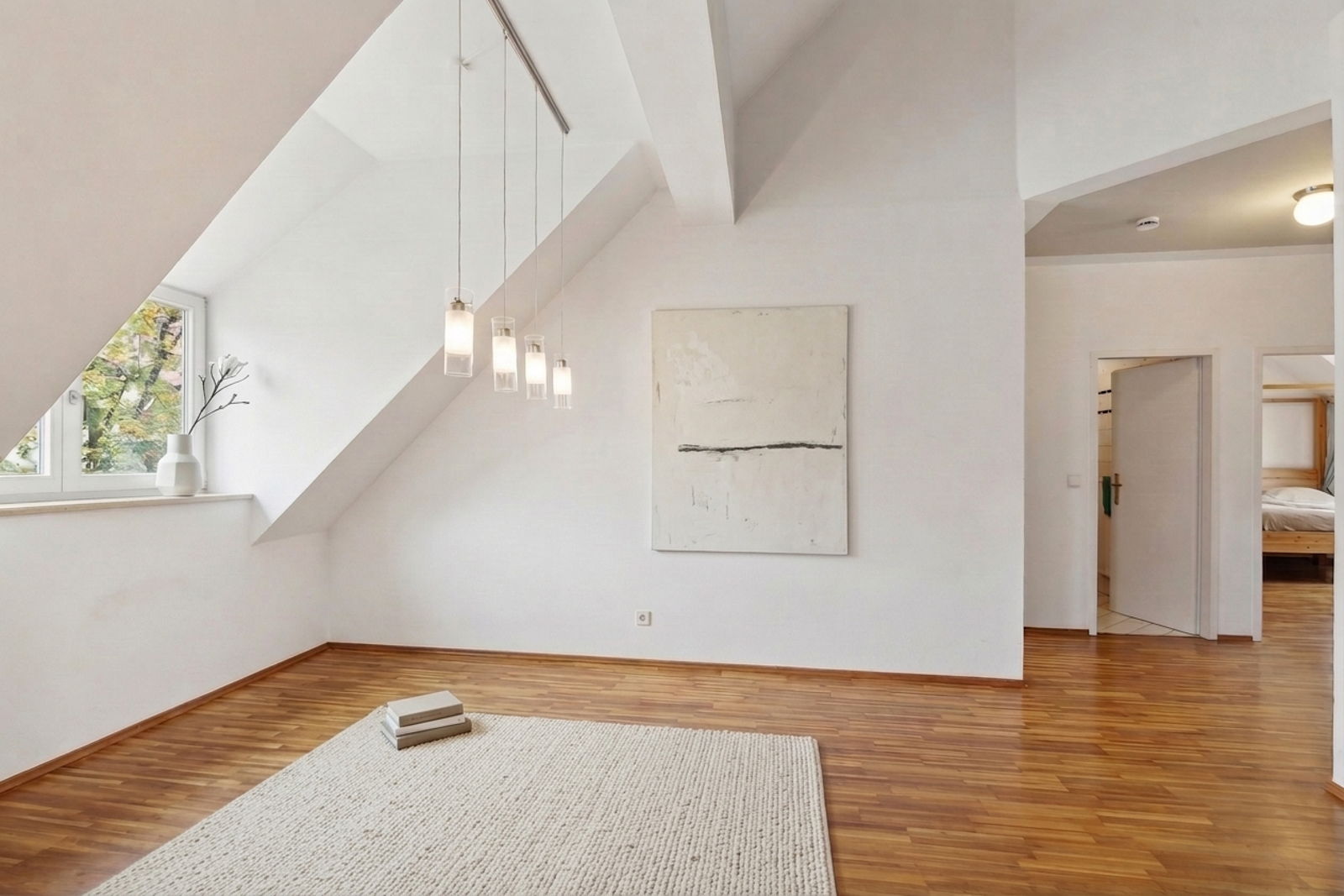 Highlight! Light-filled artist’s loft in Haidhausen with high ceilings, gallery &amp; southwest roof terrace