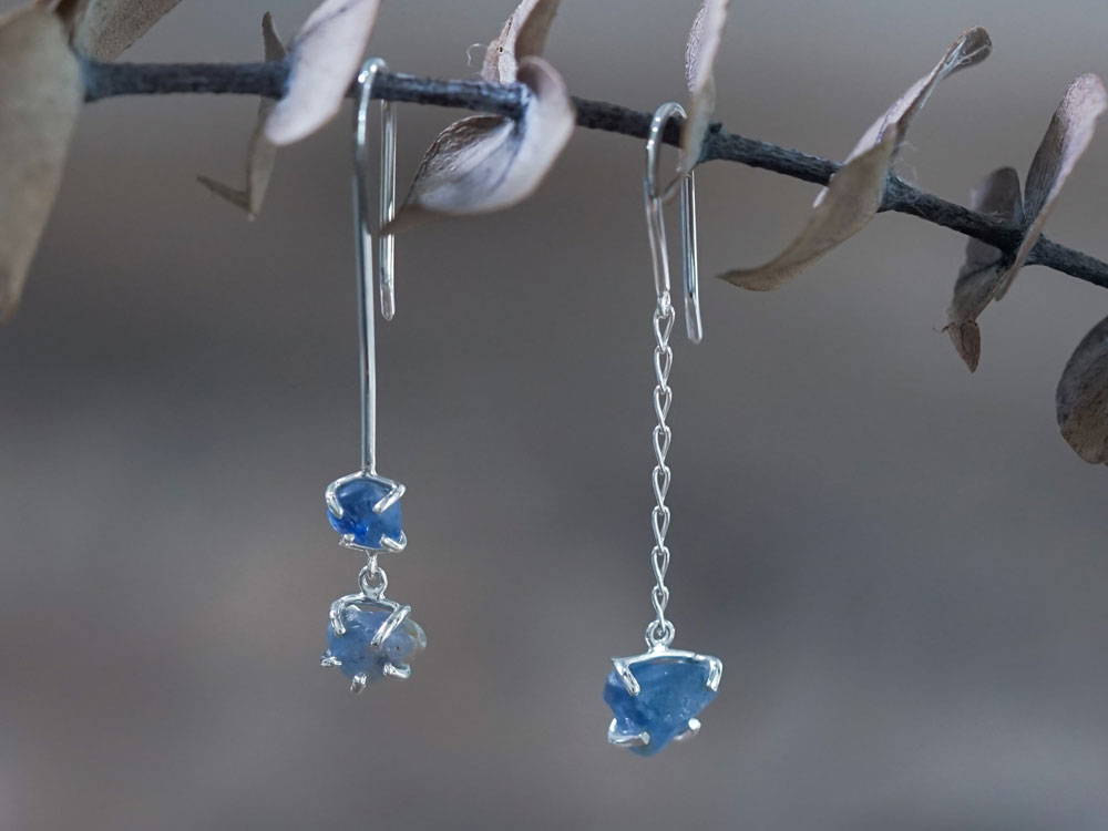 tribe-gemstone-jewelry-MismatchedRough-Sapphire-Dangling-Earrings-1
