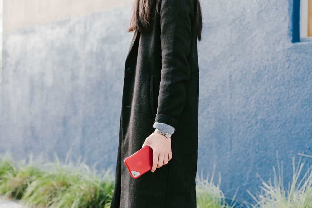 amberash_lifestyle_blackcoat-holdingphone-rouge.jpg