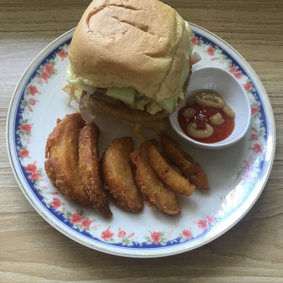 Chicken burger & potato wedges! So delicious you can’t resist 😂🤗