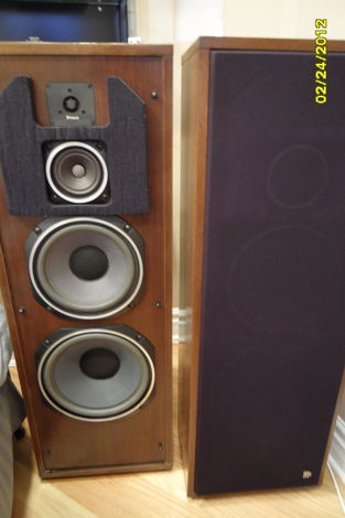 McIntosh XR1051 speakers