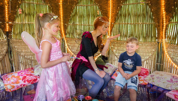 zauberhafte fee im weidendom feenweltchen matthias frank schmidt