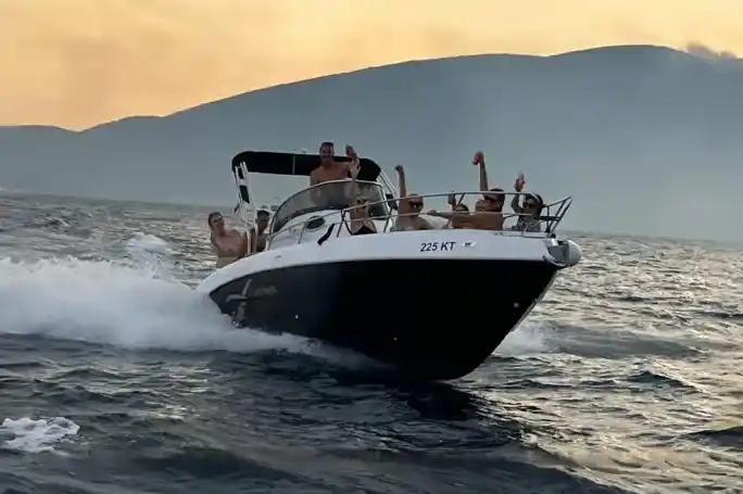Boat Tour with Blue Cave visit and Boka Bay