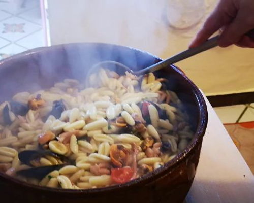 Cooking classes Bari: Fragrances , flavors and pampering on Pugliese tables.