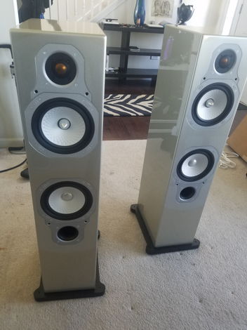 Monitor Audio Gr 20 Piano gloss silver with silver gr c...