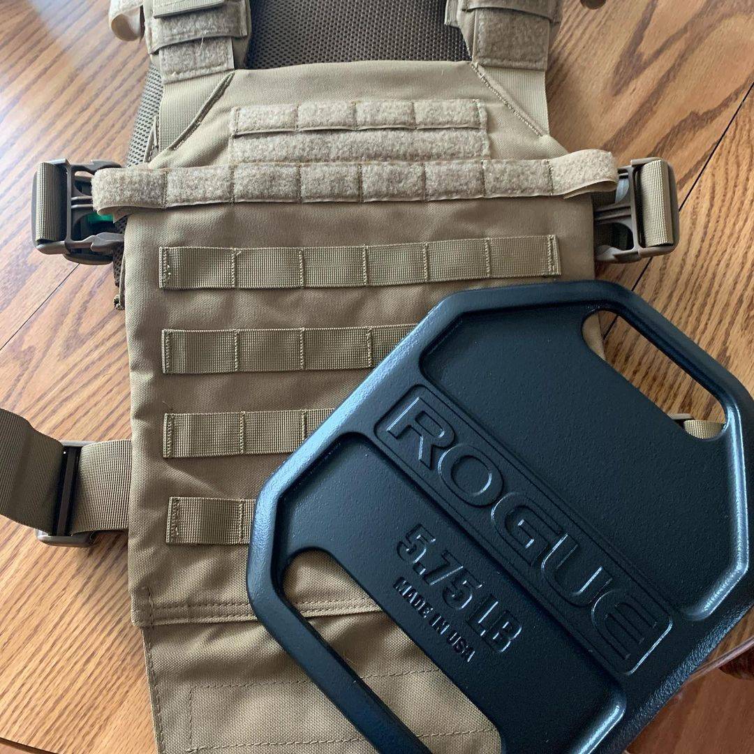 weighted vest with a plate on it weighted vest with a plate on it