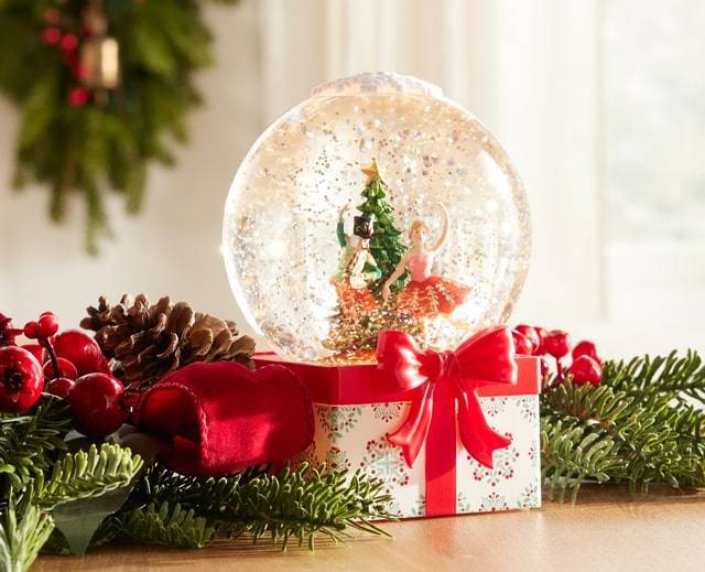 outdoor decoration nutcrackers with wreath and candy cane