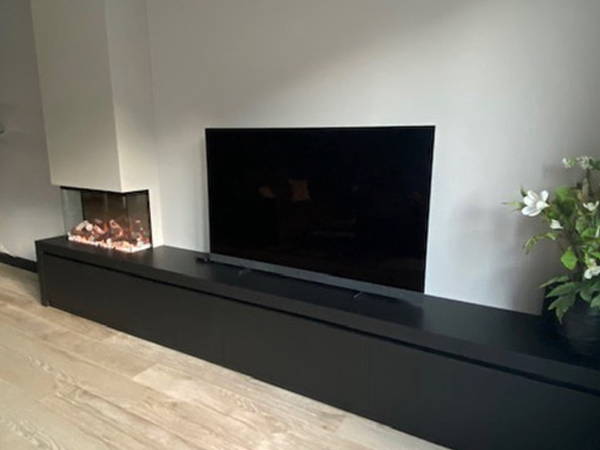 TV-meubel met inbouwhaard op maat, klantproject Houtenmeubelshop