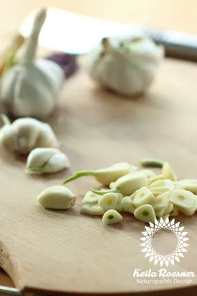 The TASTIEST Way to Eat Garlic: Lebanese Garlic (Crack) Sauce