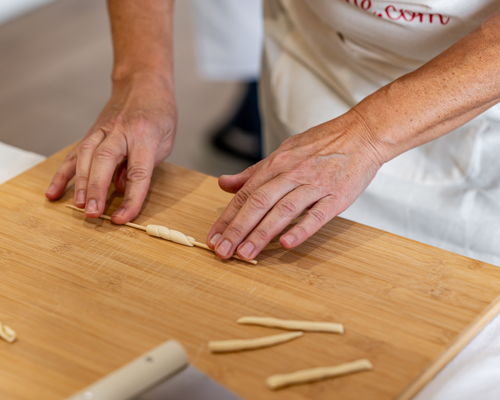 Cooking classes Catania: Fresh pasta and wine: Italian tradition and taste
