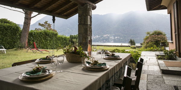 Cena in un meraviglioso casale con vista sul lago di Como