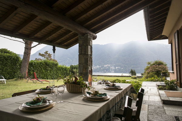 Cena in un meraviglioso casale con vista sul lago di Como