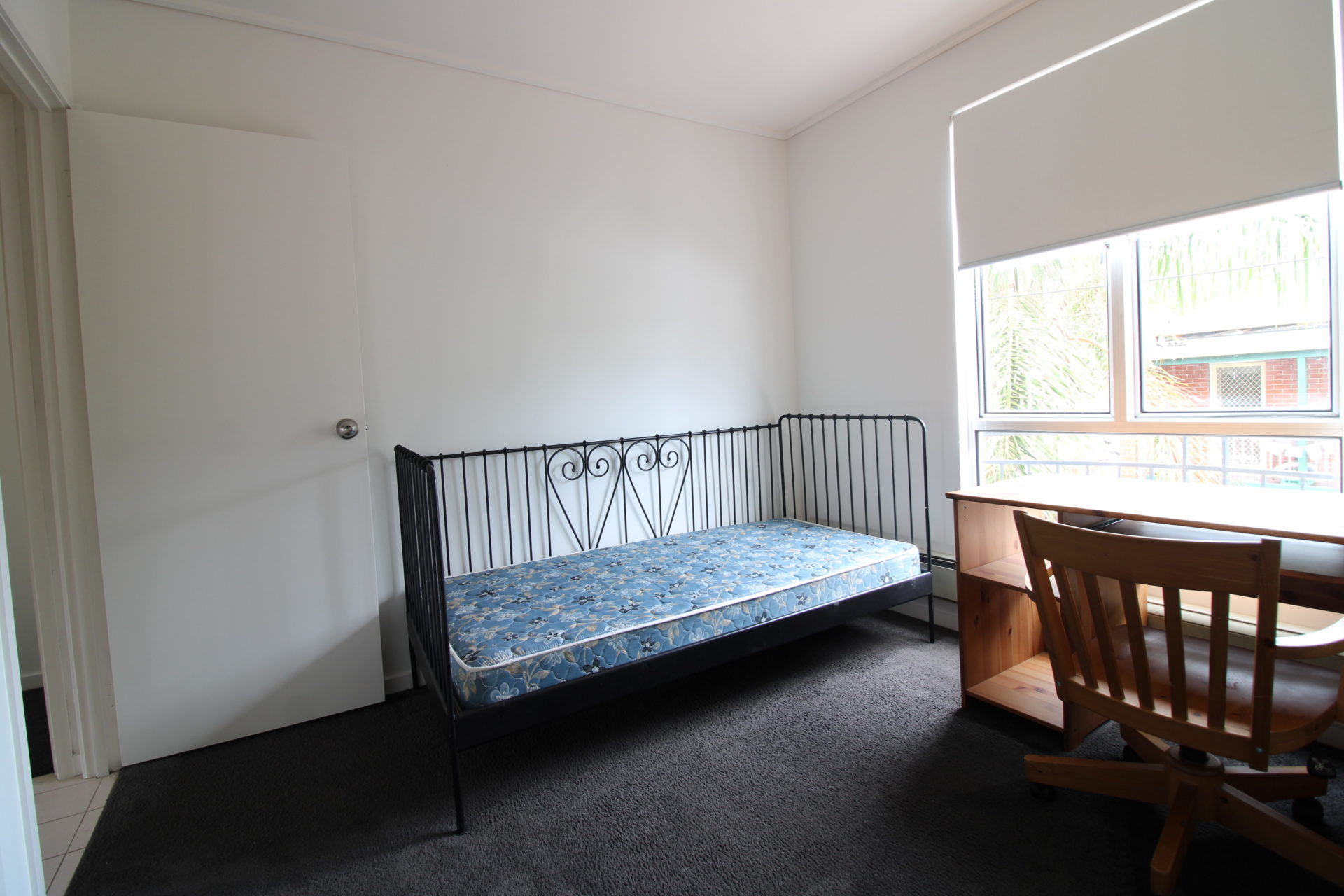 FOR LEASE Spacious & Recently Repainted 2-Bedroom in Stunning Garden Setting - Image 8