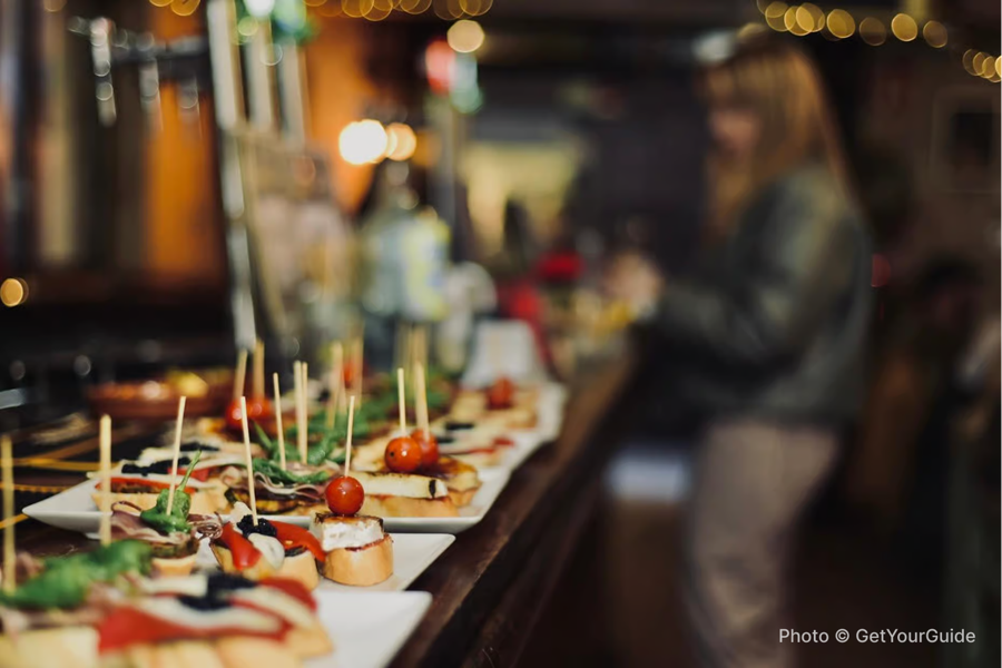 Barcelona: Tapas Walking Tour with Food, Wine, and History - photo 2