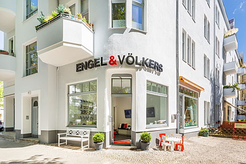  Berlin
- Engel & Völkers hat eine Niederlassung in Berlin Friedenau. Sie möchten eine Immobilie verkaufen in Friedenau - Simone Euhausen berät Sie gerne vor Ort.