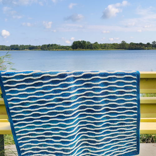 Dancing Wave Crests Deken