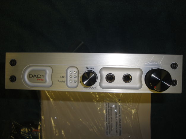 Benchmark DAC1 PRE USB D/A headphone amplifier
