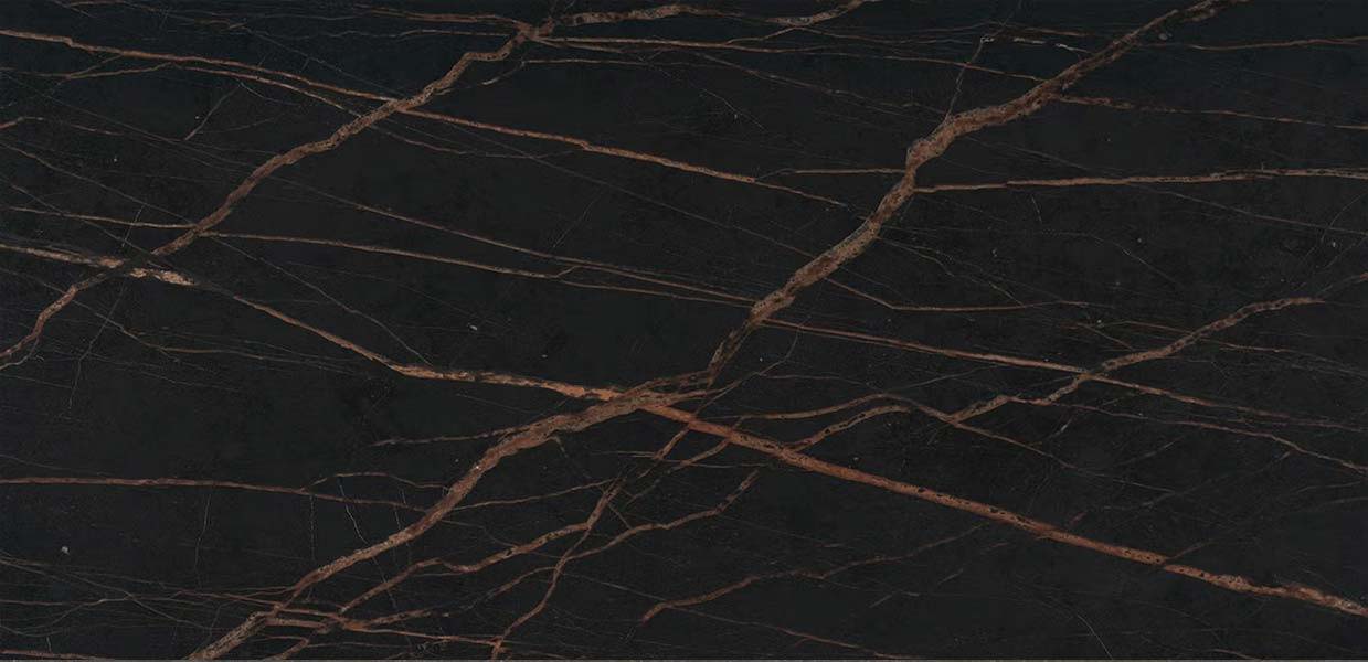 Dekton Laurent: Dekton Laurent Muster, dunkelbraune Oberfläche mit markanter goldoxidierter Optik.