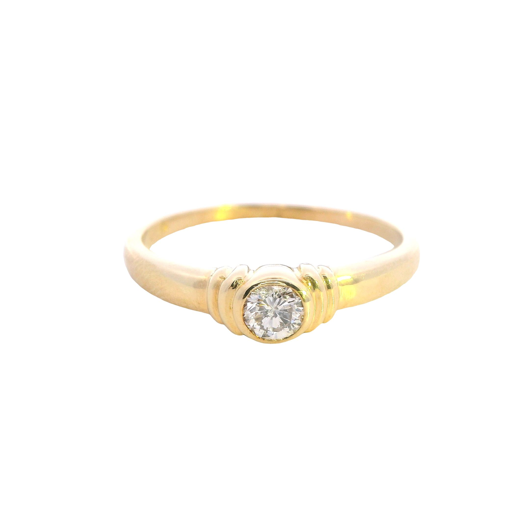 18ct Yellow Gold Diamond Ring - Image 3