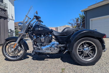 2020 HARLEY-DAVIDSON FLRT FREEWHEELER "VIVID BLACK" motorcycle for rent near Millbrae, CA