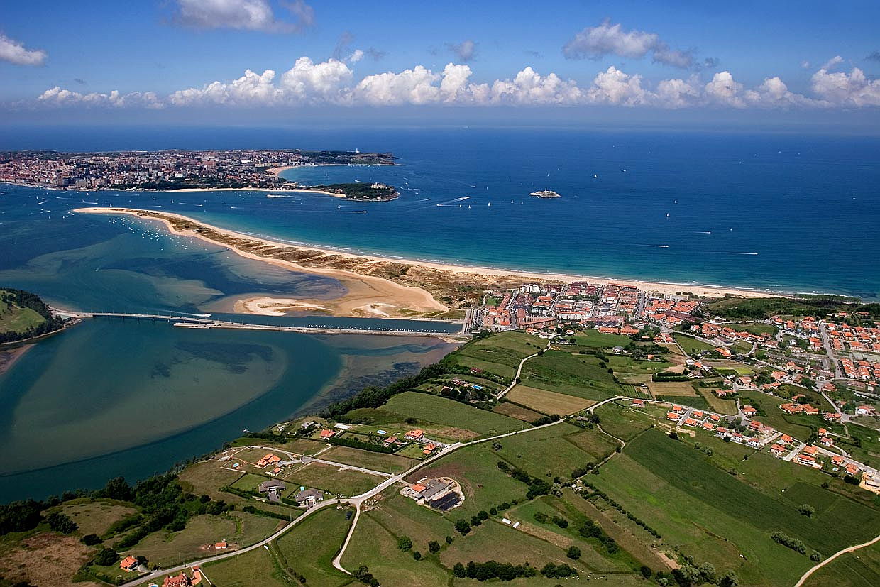  Santander, España
- a-Bahia-de-Santande-a.jpg