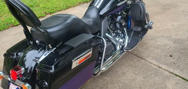 2010 HARLEY-DAVIDSON FLHTK ELECTRA GLIDE ULTRA LTD (TWO-TONE) motorcycle for rent near Van Buren, AR