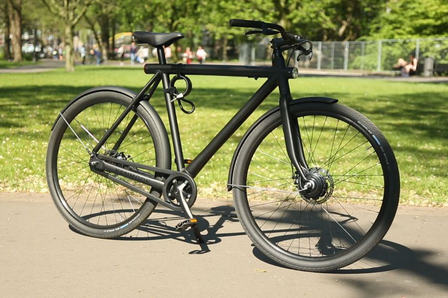 VanMoof fiets - zwart / single speed / event. kinderzitje huren in | Peerby