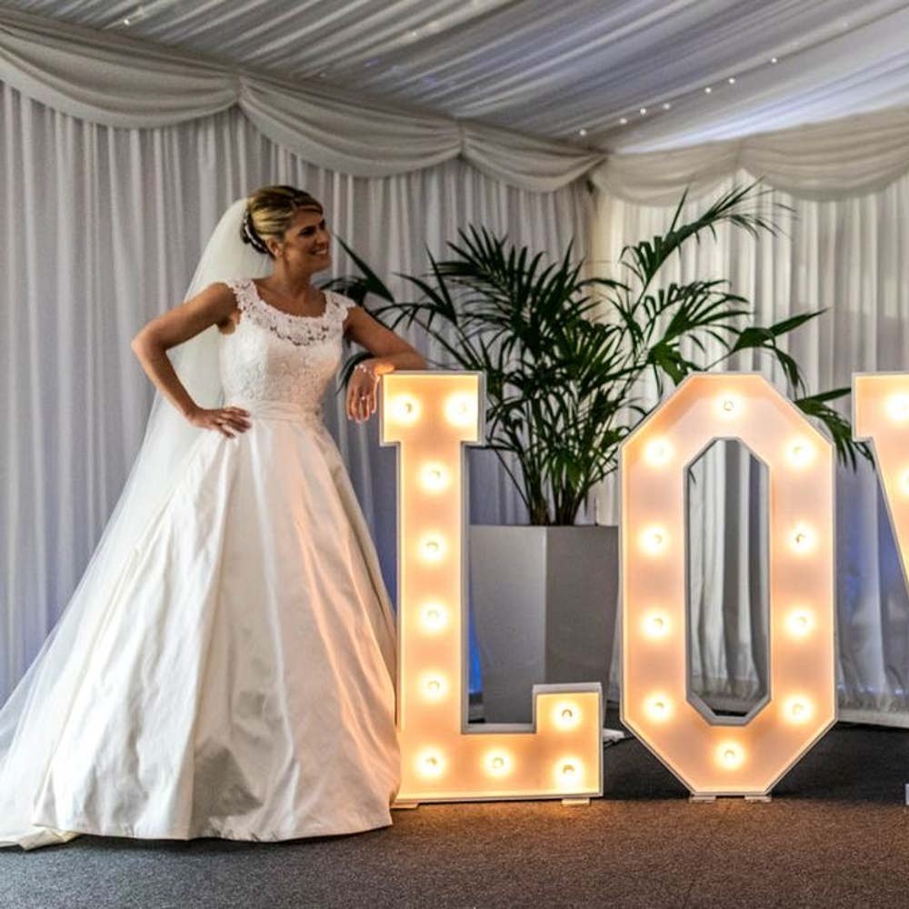 Store LOVE marquee bokstaver med LED-lys (utleie)