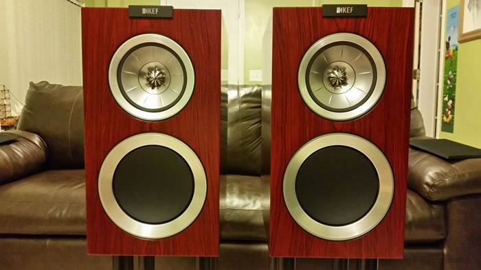 KEF R300 Bookshelf Speaker Pair in Rosewood For Sale | Audiogon