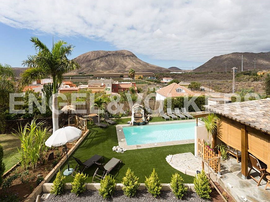  Costa Adeje
- Property for sale in Tenerife: Villa in Arona, Engel & Völkers Costa Adeje