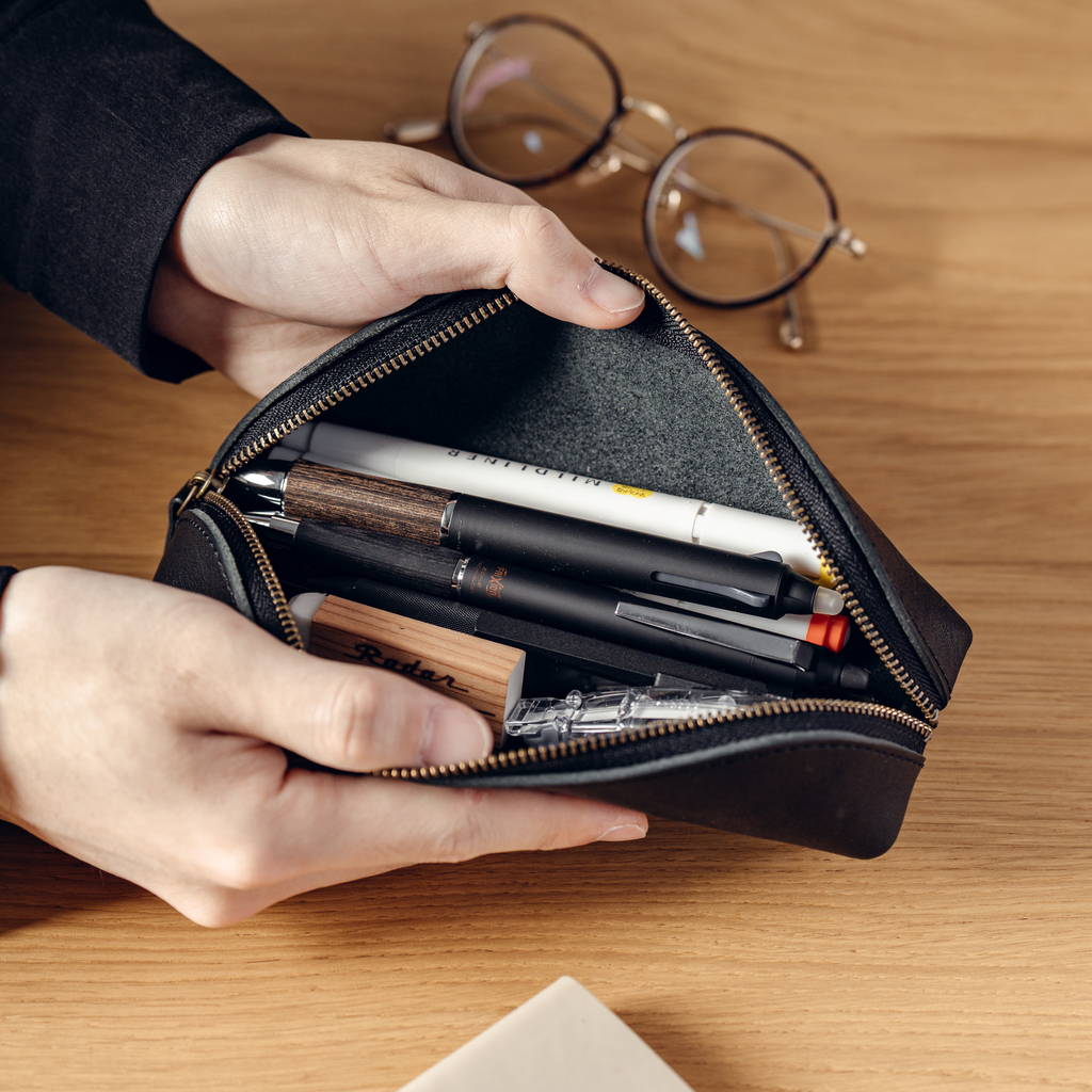 Basic pencil case, large capacity and easy to open, Tochigi