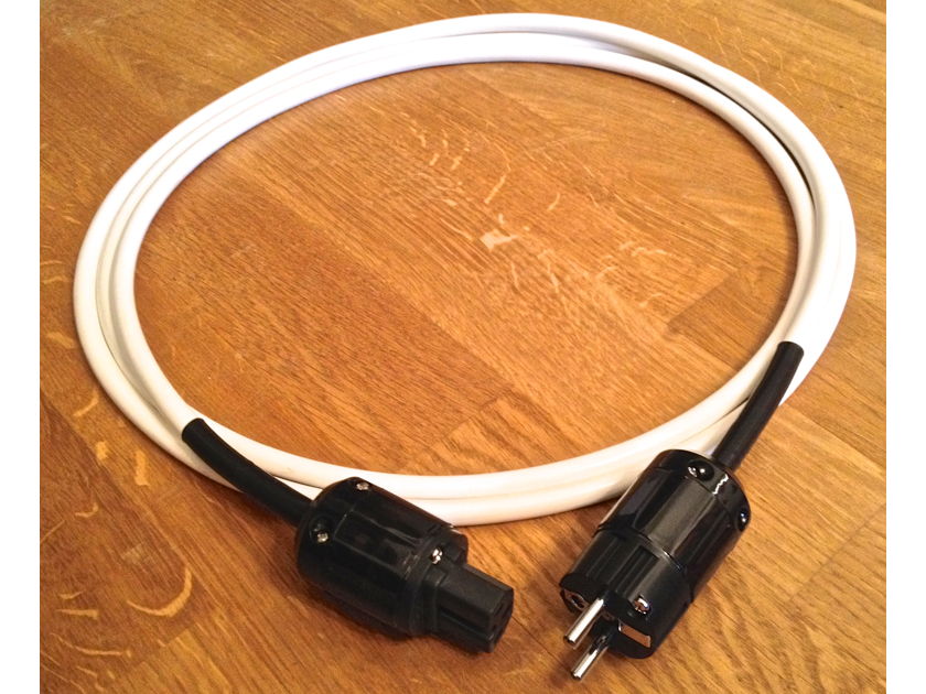 APC two meter Audiophile power cord