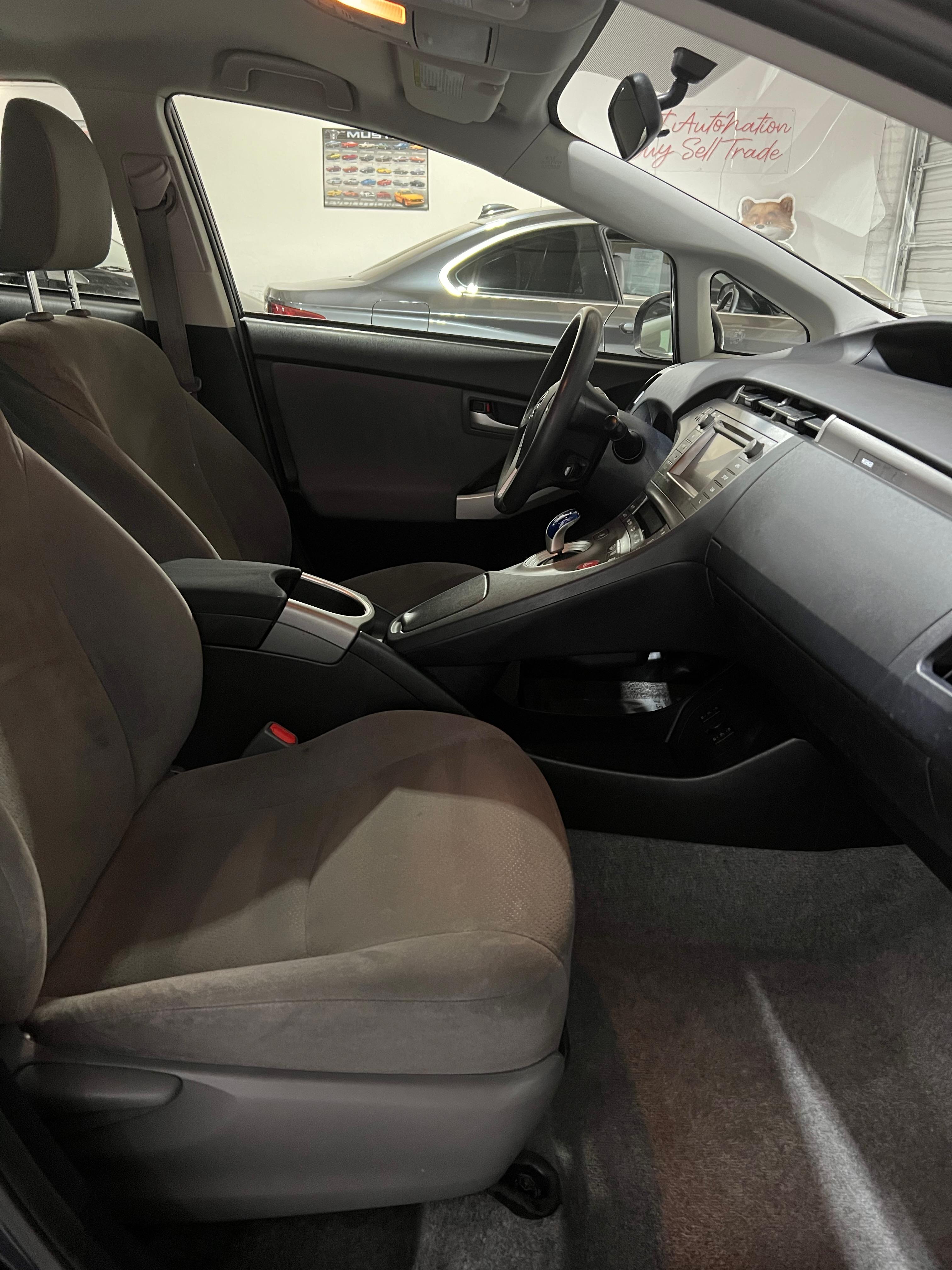 2014 Toyota Prius Plug-In Hybrid 9