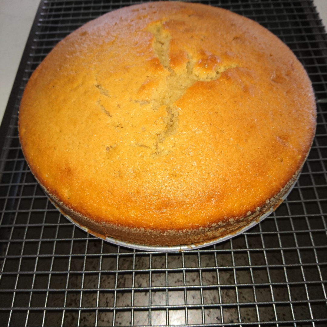 Date: 19 Oct 2016 (Sat)
The Banana Cake cracked on top. Why does this happen, and how to prevent it from happening? I’m going to cover it with icing, but why does the crack happened to begin with. Any suggestions?