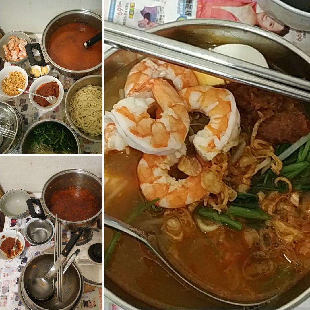 My Penang prawn mee.
Can also add Pork and fish ball or fish cake as you like.
Yummy as it taste!!