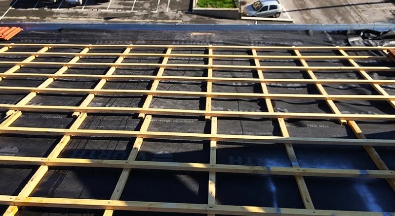 Rénovation de 2 000 m² de couverture en tuiles de Marseille — photo 5 sur 26 — CEG TOITURE