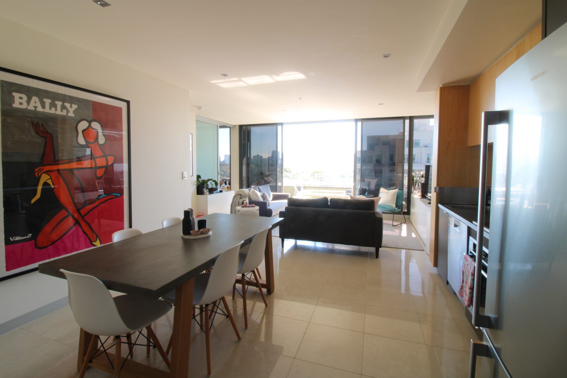 Spacious Top Floor Residence inc. Dazzling City and part Water Views- Port Melbourne - Image 4