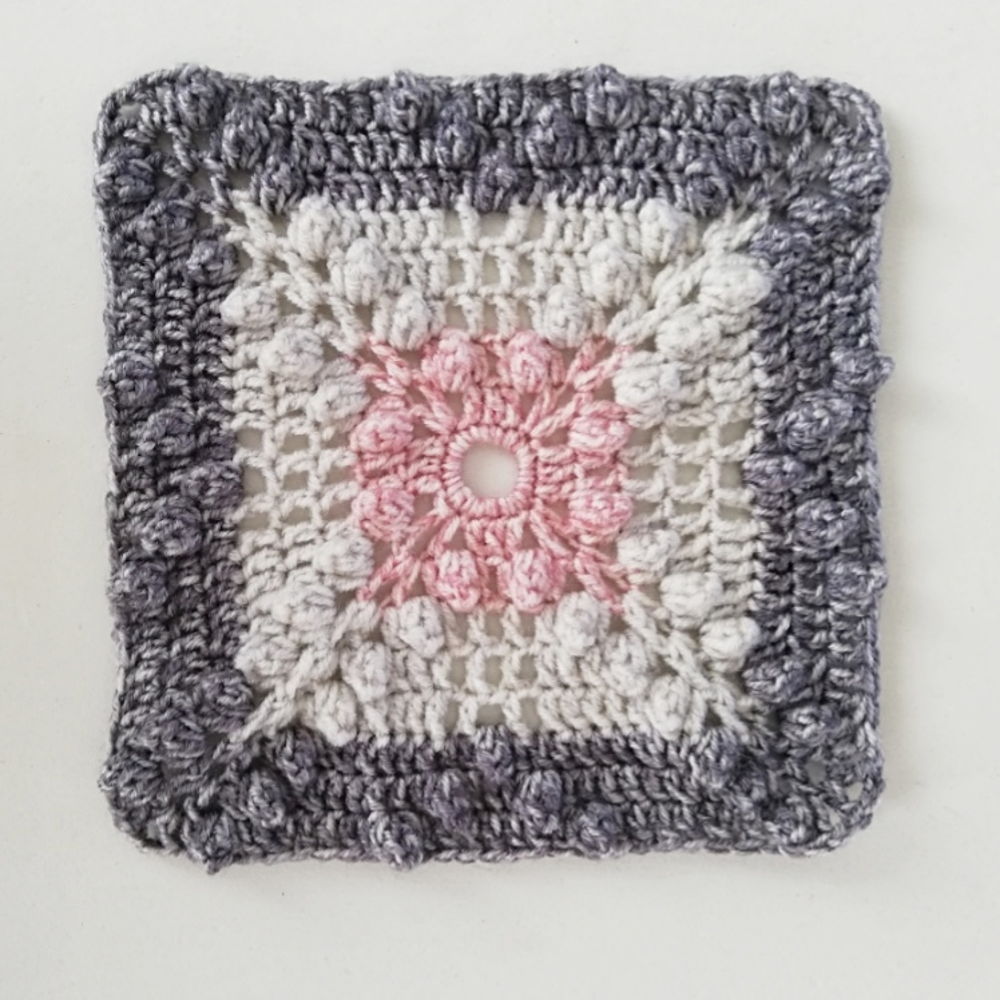 Rhapsody in grey granny square voor dekens, tassen, kleding