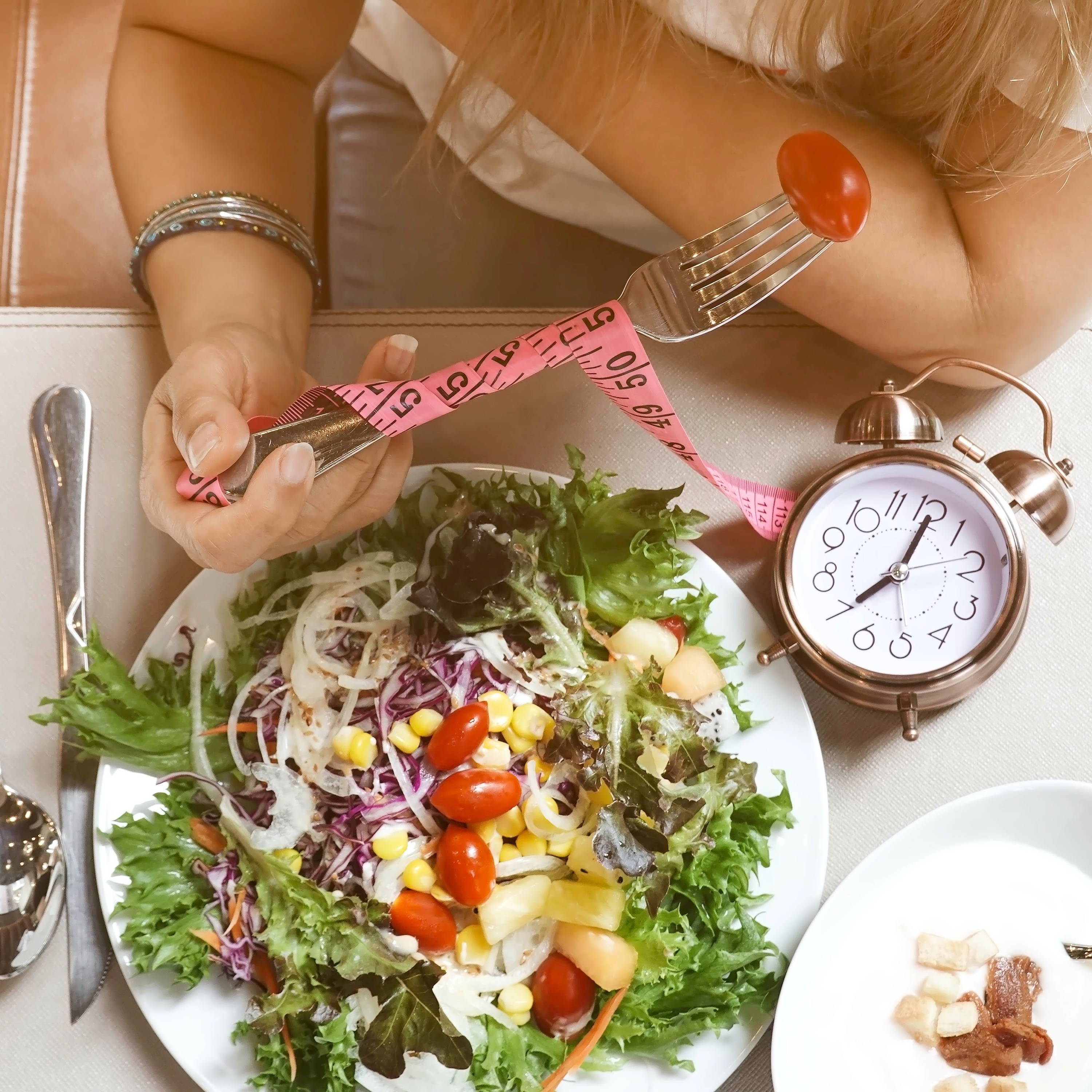 There are several different ways vegans and vegetarians can effectively intermittently fast