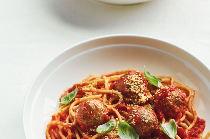 Spaghettis aux boulettes à l’aubergine et à la sauce tomate
