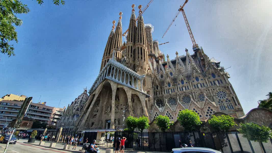 Sagrada Familia Small Group Tour - photo 4