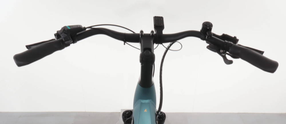 the handlebars and stem on a Bulls CROSS LITE S electric city bike