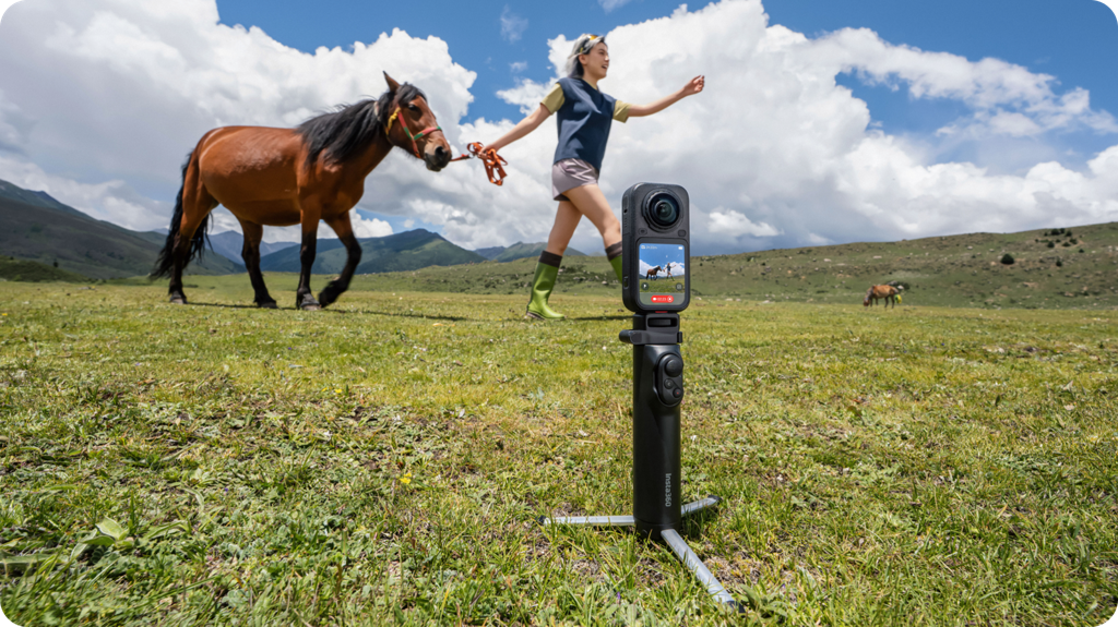 Insta360 折りたたみ式自撮り棒リモコンキット ロングモデル 内蔵三脚で自立させて撮影