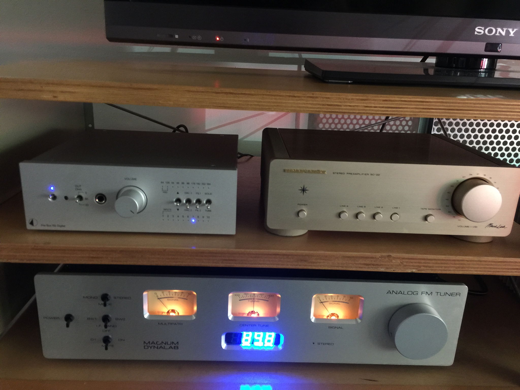  Pro-Ject Pre Box RS Digital DAC, Headphone Amp, Marantz SC-22 