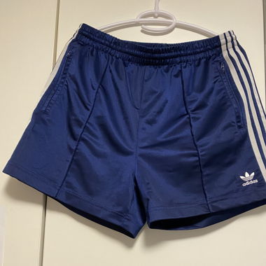 Adidas Sport Shorts in blau mit Reissverschluss