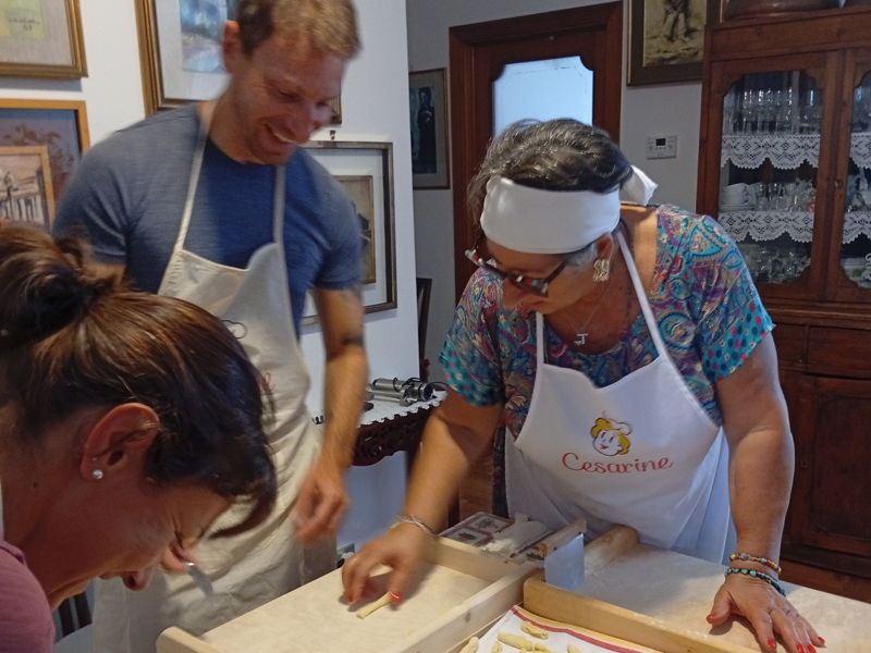 Cooking classes Bari: Stuffed pizzas and orecchiette for a special evening in Bari